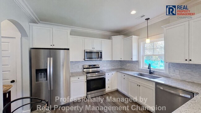 Building Photo - Spacious 3 BD/2.5 BA + Bonus Room | Community Boat Ramp & Dock Access