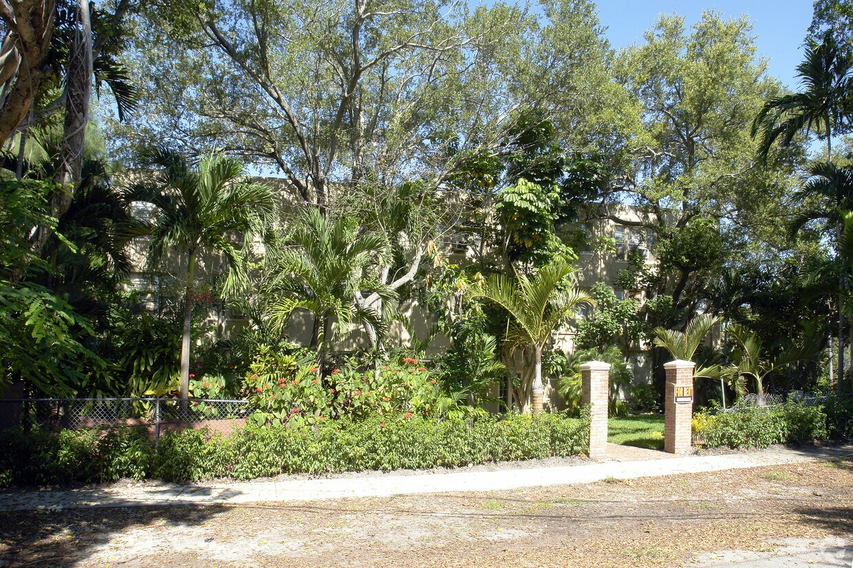 Foto del edificio - 2401 SW 28th St