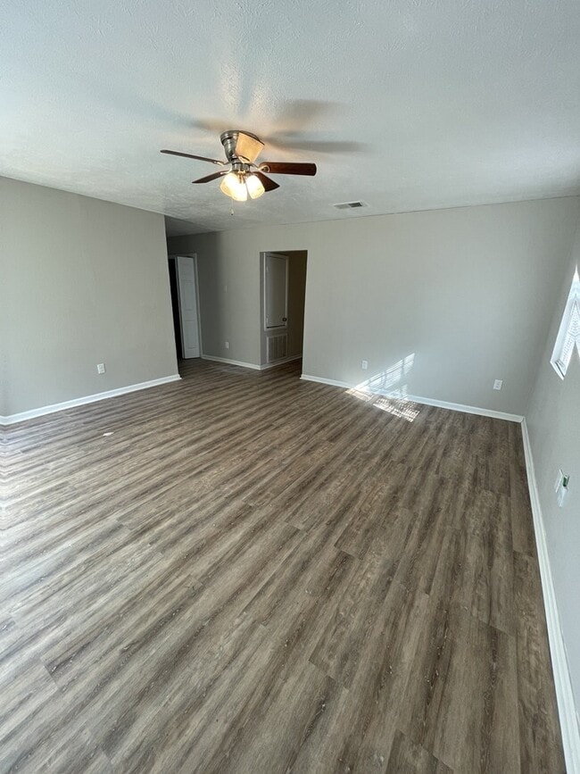 Building Photo - 2118 Thousand Oaks Dr