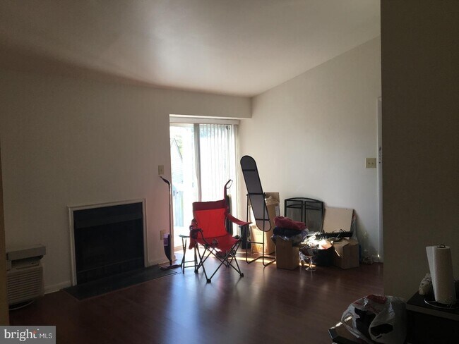 Building Photo - 2050 Lucas Ln