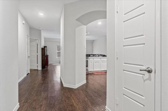 Foto del edificio - Walk to Royse City High and Buc-ee’s—this gorgeous home features an open layout, massive quartz k...