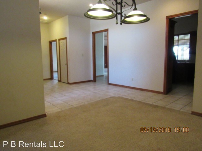 Building Photo - 4 br, 3 bath House - 19 SW Riverbend Drive