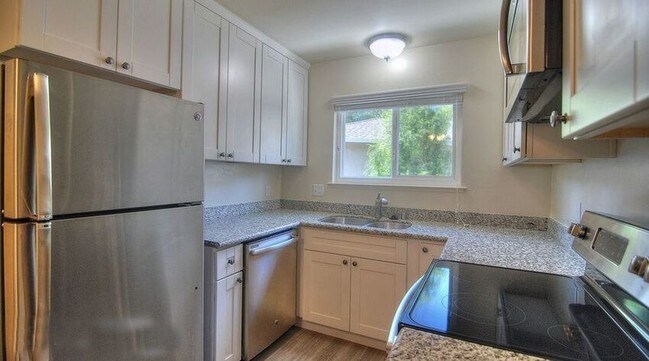 Building Photo - 1595 Brookvale Dr