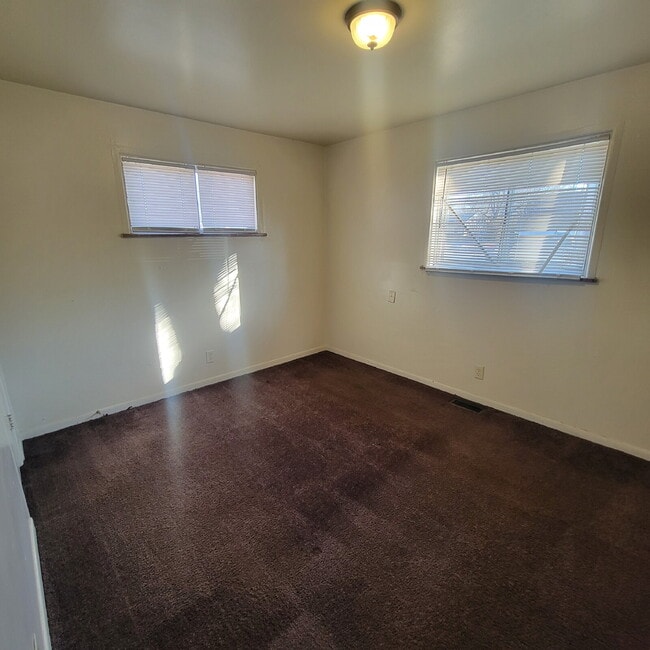 Foto del edificio - Devington Area 3BR House w/Garage!