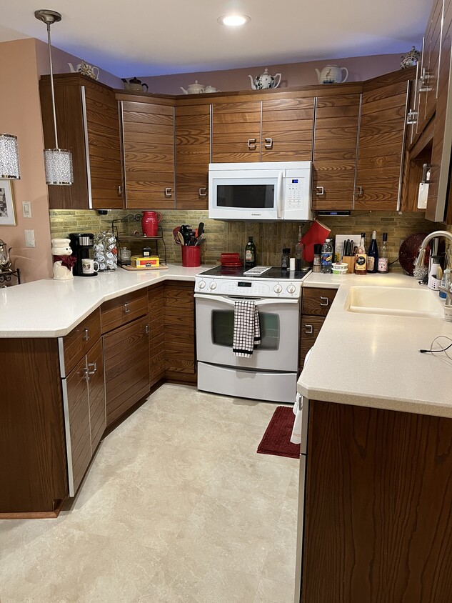 Kitchen - 5664 Firethorne Dr