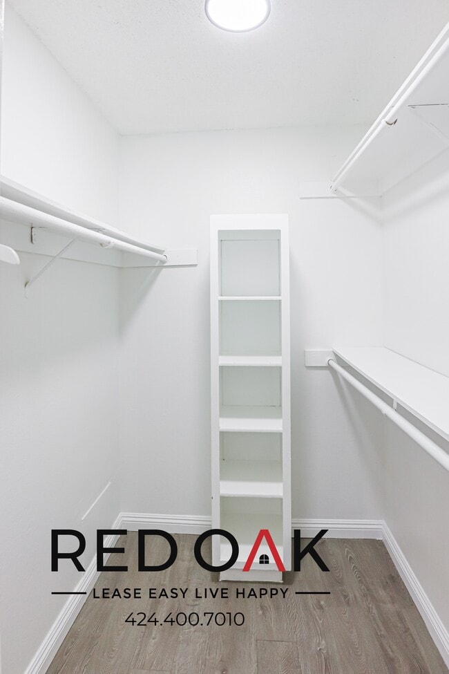 Foto del edificio - 8555 Independence Ave