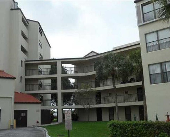 2316 S Cypress Bend Dr, Pompano Beach, FL 33069 Apartments in Pompano