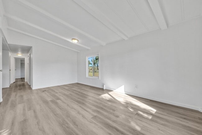 Building Photo - 3 bedroom home in a huge lot
