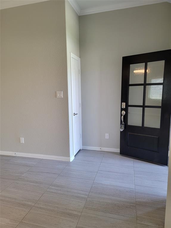 Building Photo - 14242 Medina Dr
