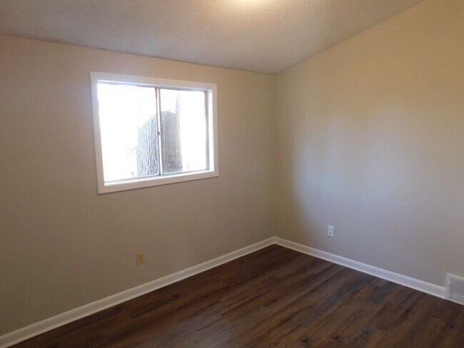 Foto del edificio - 6600 Embassy Cir