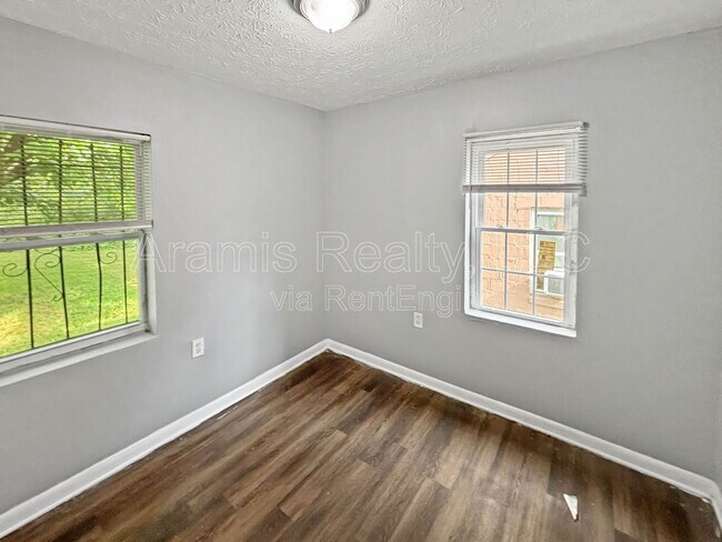 Foto del edificio - 248 Rosser St SW