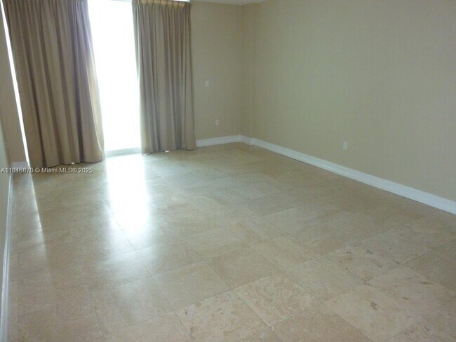 Foto del edificio - 3201 NE 183rd St