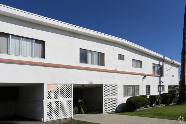 Building Photo - 3205 W 60th St