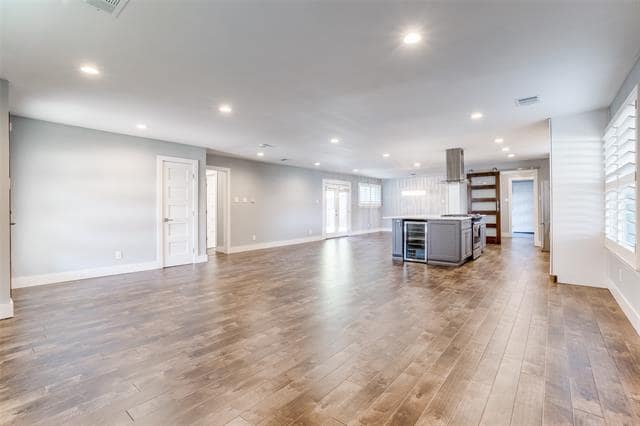 Foto del edificio - 6353 E Lovers Ln