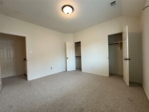 Building Photo - 3206 Oakland Dr
