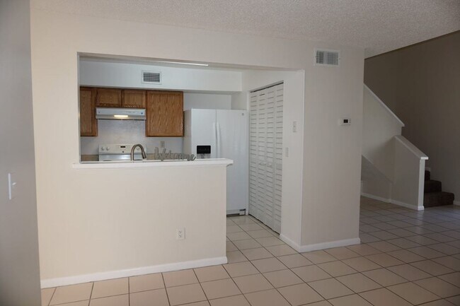 Foto del edificio - 2 Bedroom, 2 full bath Townhouse Near NAS Jax