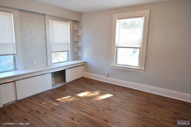 Building Photo - 12 Echo Pl