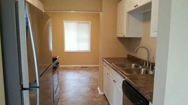 Building Photo - 247 W Eagle Lake Dr