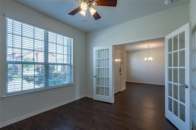 Building Photo - 2217 Miramar Dr
