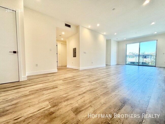 Building Photo - 1237 S Holt Ave. Los Angeles CA 90035