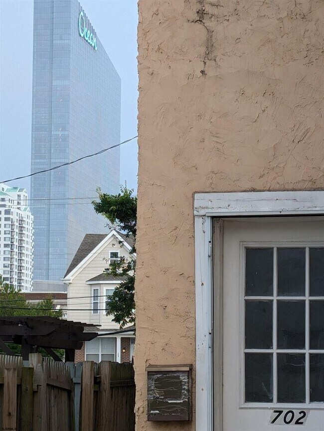 Building Photo - 702 Lexington Ave