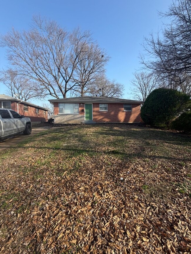 Building Photo - 9065 Bobb Ave