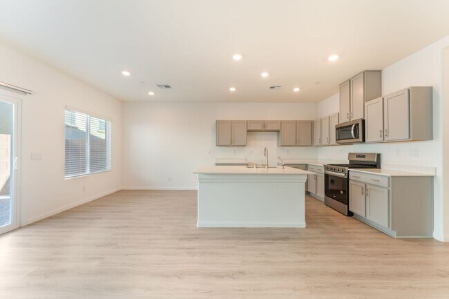 Foto del edificio - Brand New Home   year 2025with 4 bedrooms,...