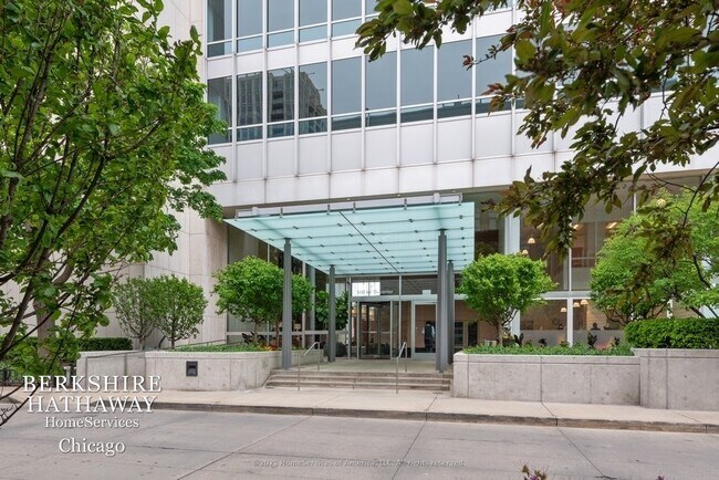 Foto del edificio - 500 W SUPERIOR Street