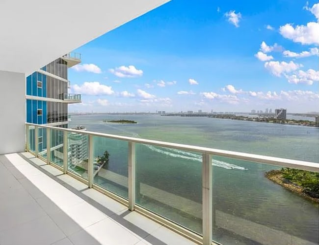 Foto del edificio - 2020 N Bayshore Dr
