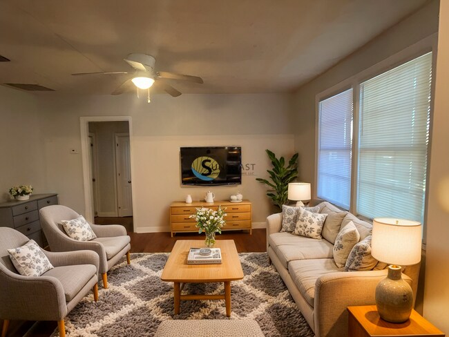 Building Photo - A Charming 2 Bedroom!
