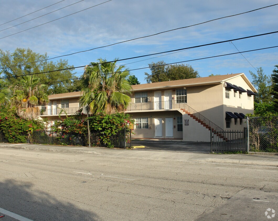 Foto principal - 555 NE 61st St