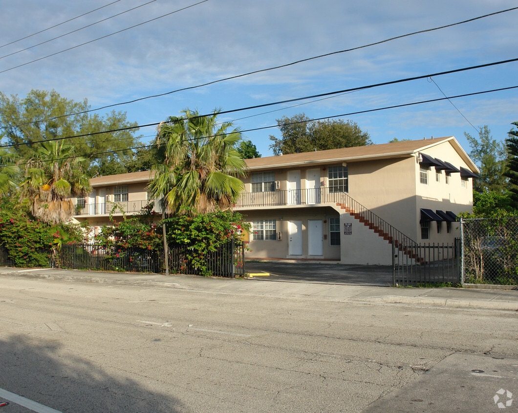 Primary Photo - 555 NE 61st St