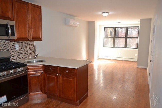 Building Photo - 2 br, 1 bath  - 115 E 179th St