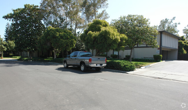 Building Photo - Mira Loma Apartments