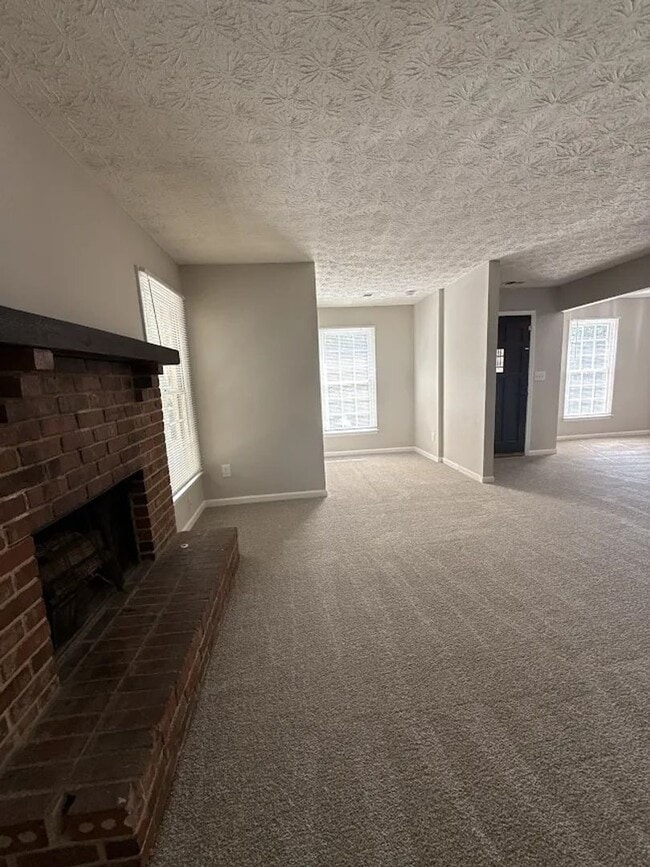 Building Photo - 2870 Lakemont Dr SW
