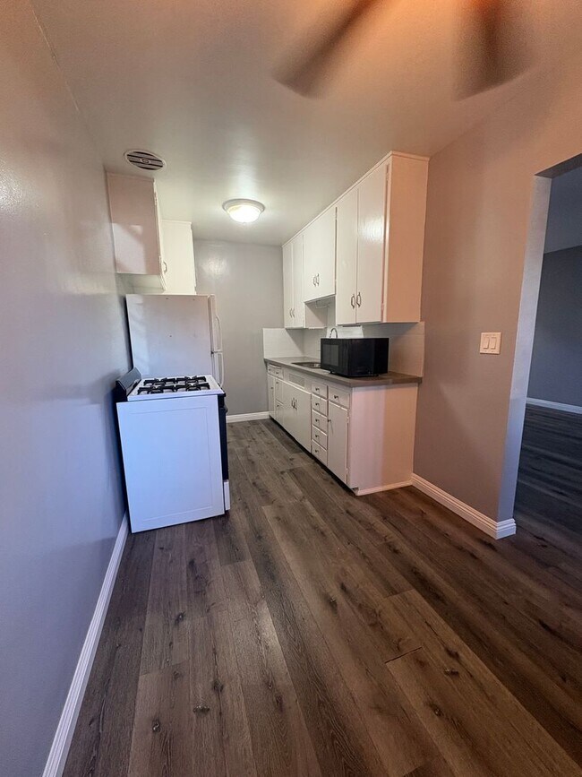 Foto del edificio - Charming 1 Bed / 1 Bath in Historic Bluff Park – Just One Block from the Beach!