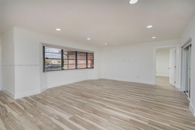 Building Photo - 6955 Northwest 18th Street Apt #6955, Marg...