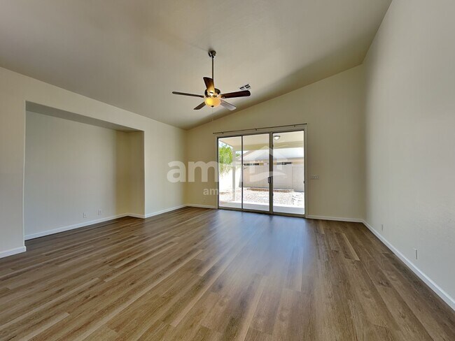 Foto del edificio - 7313 E Laguna Azul Ave