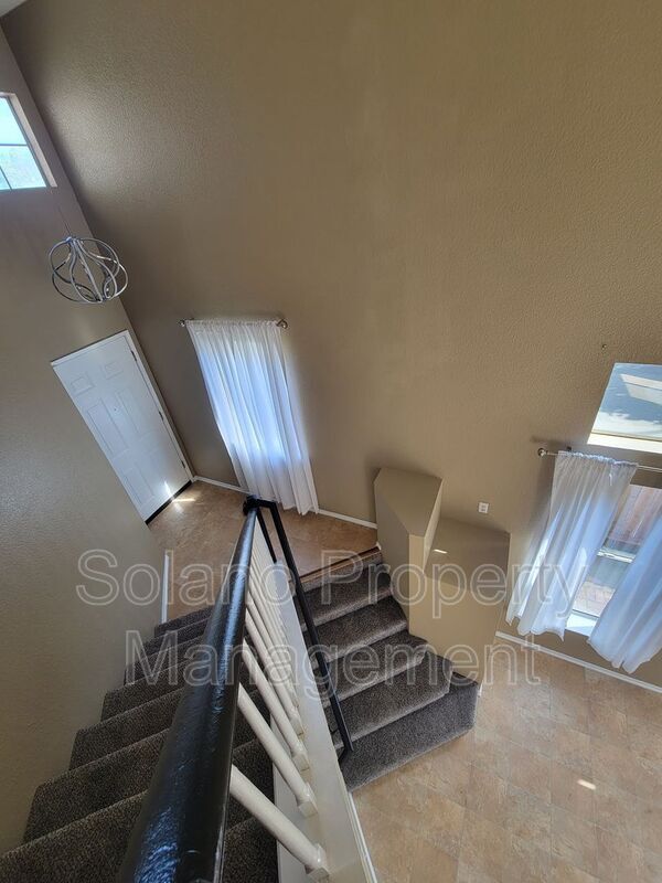 Foto del edificio - 358 Flagstone Cir