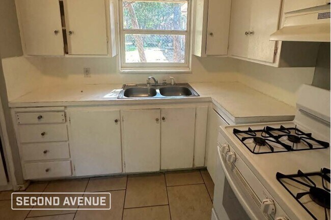 Building Photo - 1521 Meyers Pl