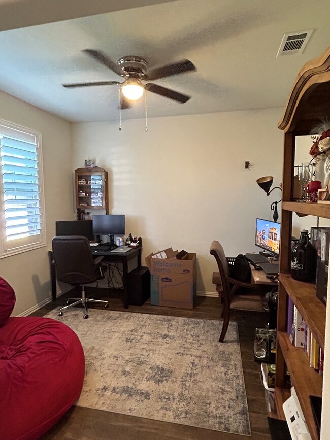 Building Photo - 1714 Wrigley Dr