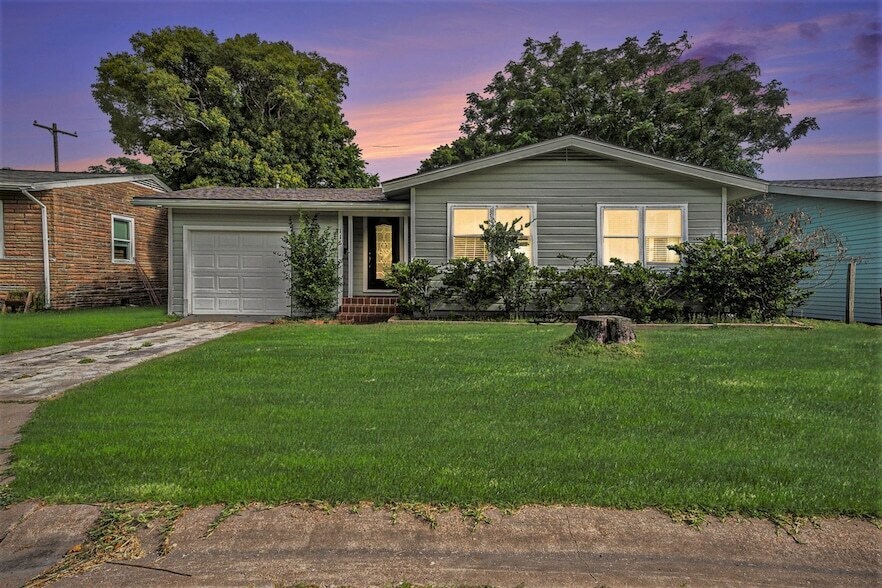 Foto principal - 116 Whiting Ave