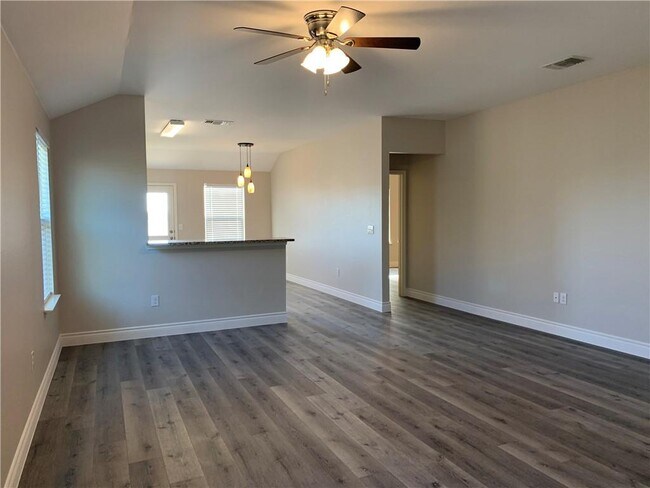 Building Photo - 281 Voss