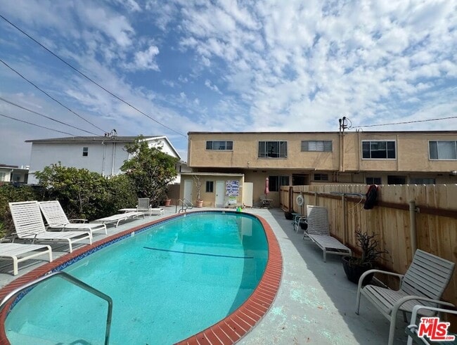 Building Photo - 2637 S Centinela Ave