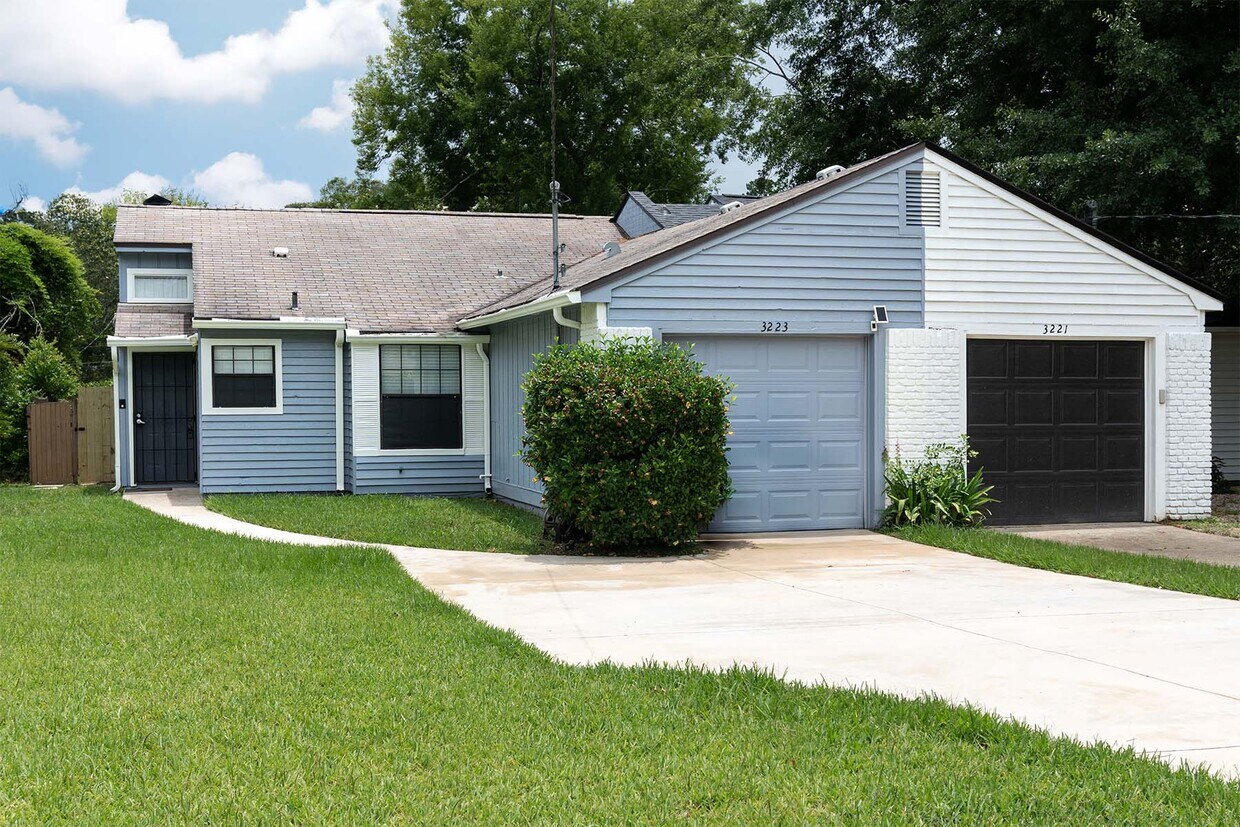 Primary Photo - 3223 Albert Dr