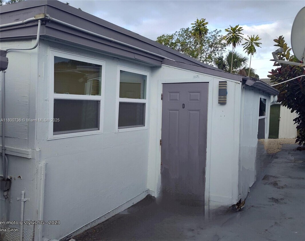 Primary Photo - 115 Walker Ave
