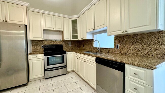 Kitchen - 130 S Shore Dr