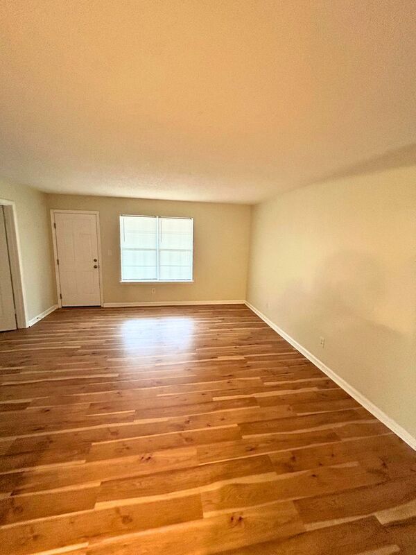 Foto del edificio - 903 Chapel Creek Dr