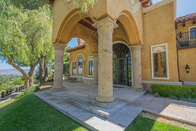 Building Photo - Private 5 Bedroom Estate for Rent in Santa...