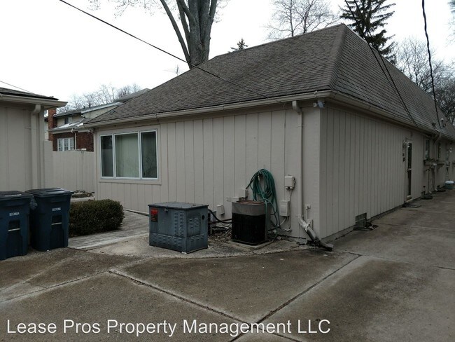 Building Photo - 2 br, 2.5 bath Apartment - 865 St Clair